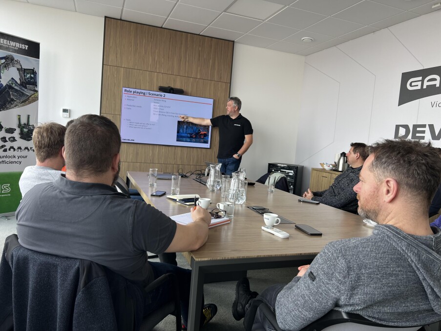 Produktové školení Develon