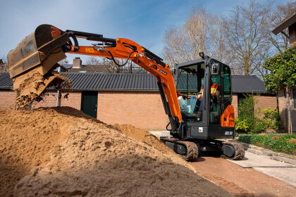 Pořiďte si minibagr DEVELON s úrokem 0%