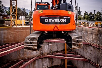 Tunelovací rypadlo DEVELON DX235RTF-7 