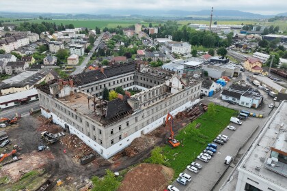 Demolice bývalého areálu Tesly v Lanškrouně DX380DM-7