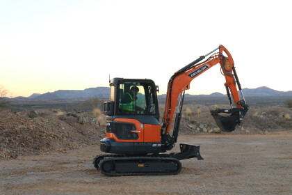 Skladové minibagry DEVELON - prodej po celé ČR