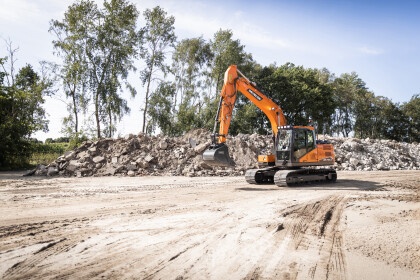DEVELON DX140LC-7 jak má být – rovnou s tiltrotátorem 