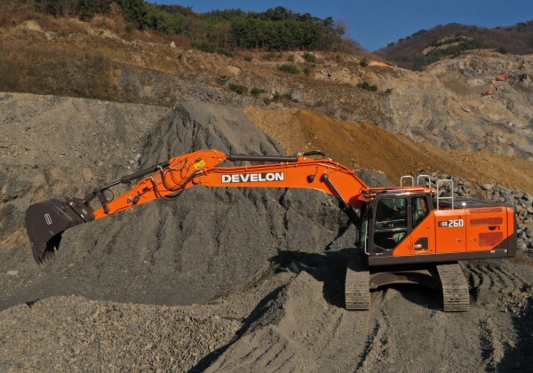 Develon_DX260LC-9 (3).JPG