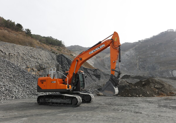 Develon_DX230LC-9 (4).JPG