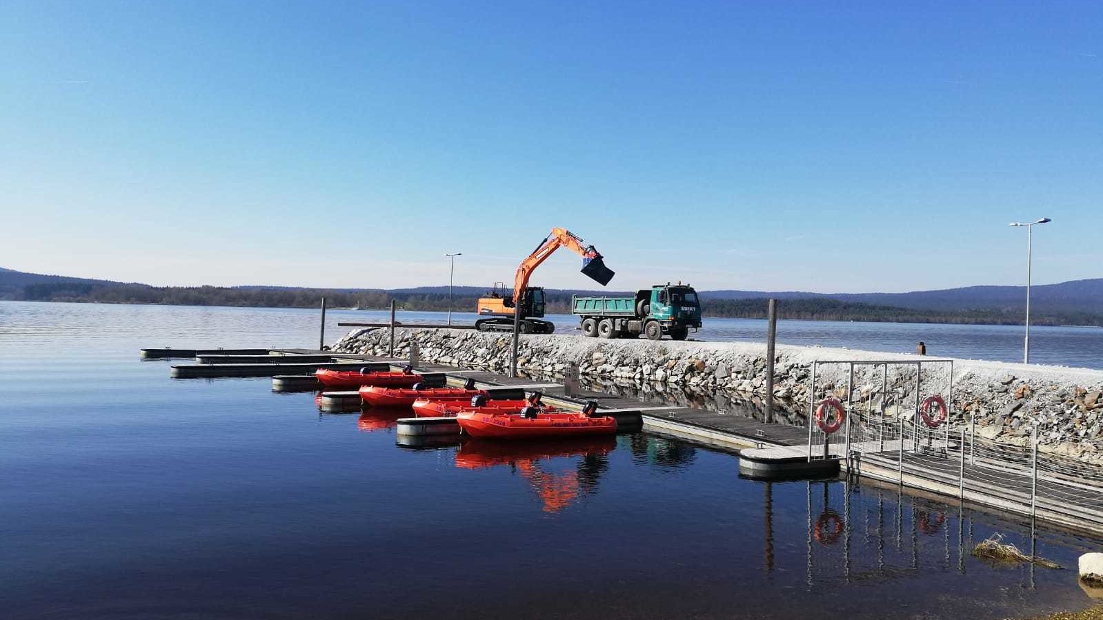 Bagrování na Lipně
