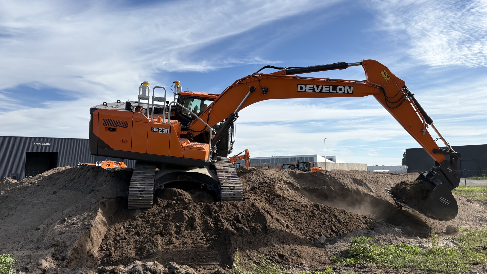 Develon Series 9: Inteligentní řízení s plnou kompatibilitou Trimble 3D