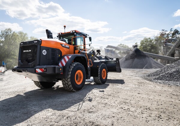 DL380-7_Develon 3.jpg