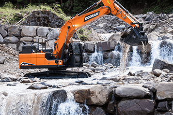 Nová pásová rypadla nad 20 tun jsou zde!