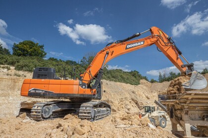 Doosan uvádí nové rypadlo DX420LC-7