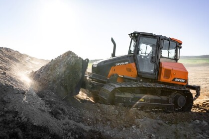 Pro stavební stroje DEVELON do Hulína