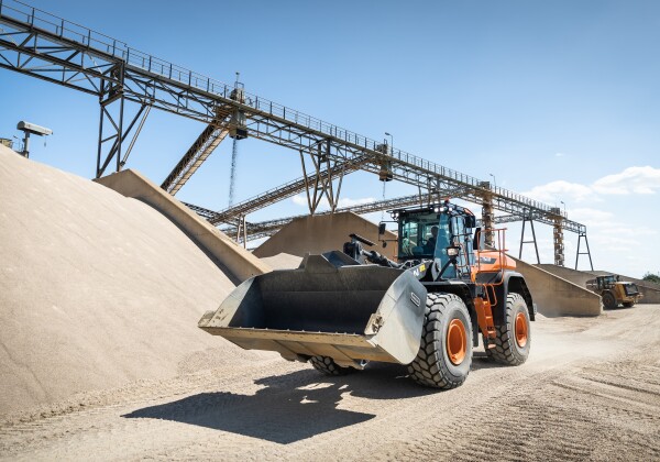 DL420cvt_Develon_ 2.jpg